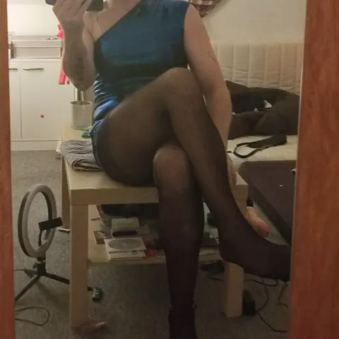 @sissy-fiona