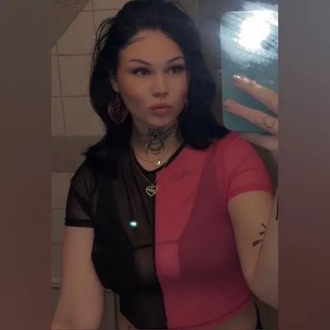 @2hot2cry