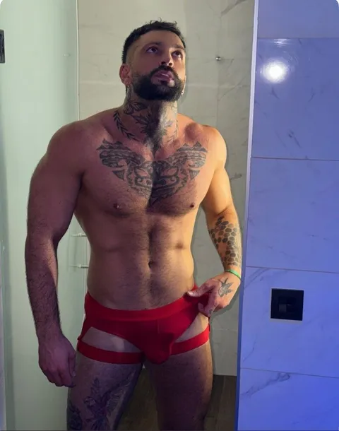 @aaronarcos
