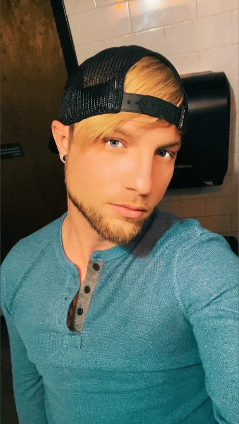 @ablondewhitedude