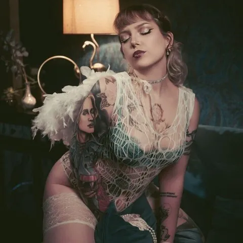 @absynthea