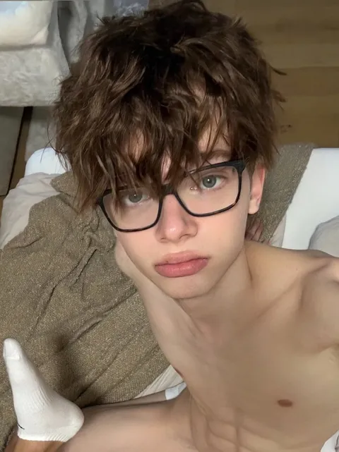 @adamhrvth1