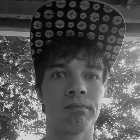 @adamkramshoj
