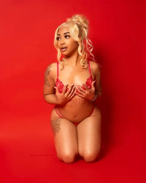 @addictivemolly