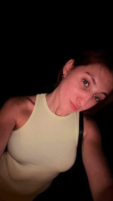 @adele_red