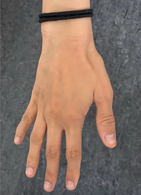 @adelehandsandfeet