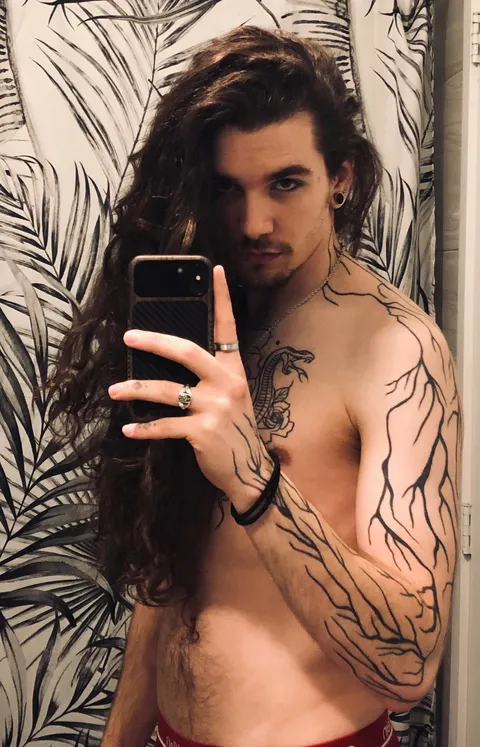 @adonis_boii