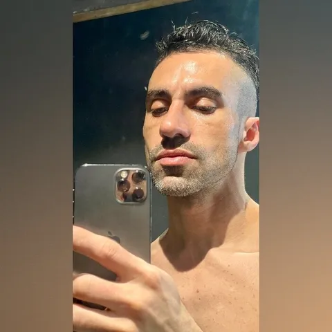 @adrian_bj