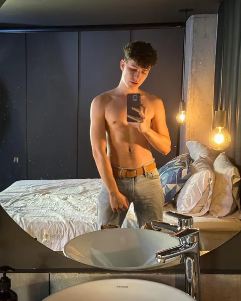 @adrian_morelli