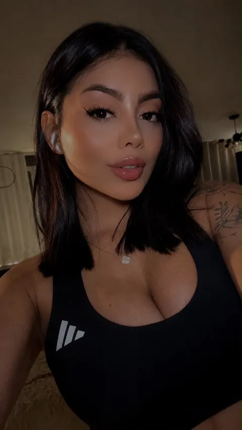 @adriana_model