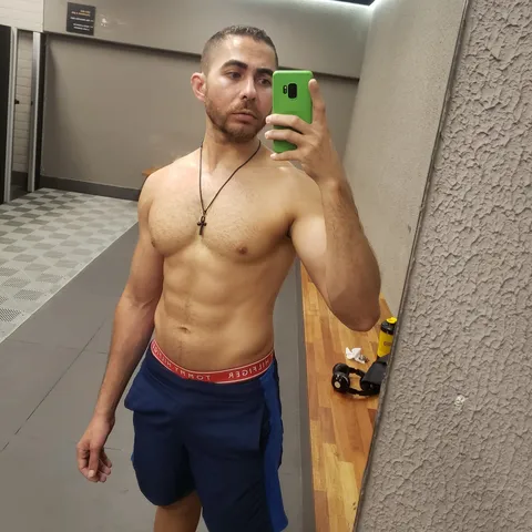 @adriano_honey10