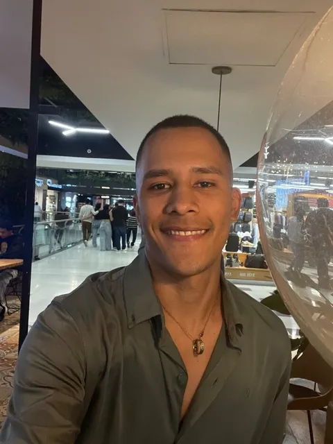 @adrianoficiall