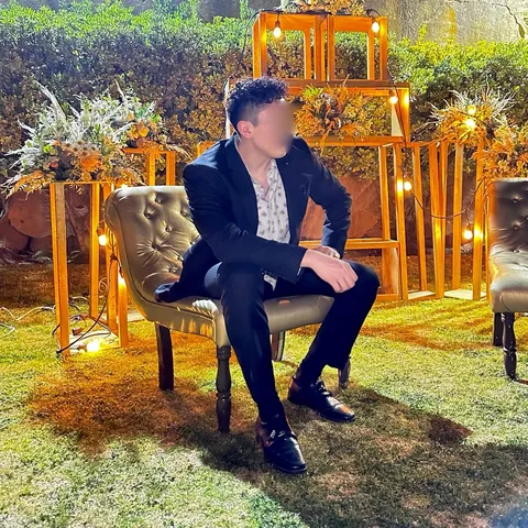@adrianolahi