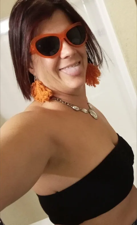 @adriennesaum