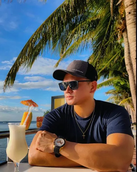 @akosidroits
