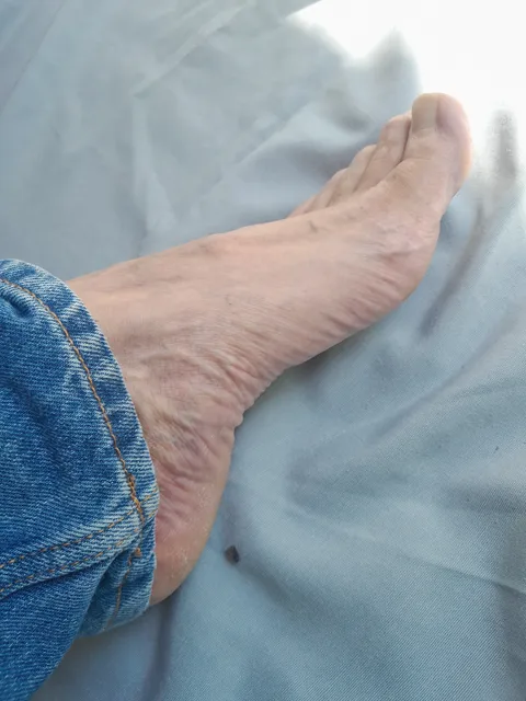 @aleitamalesexyfeet