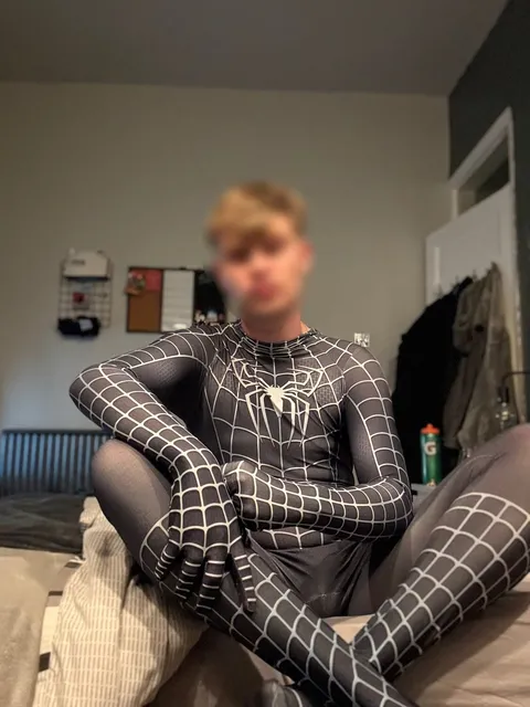 @alex_jones19