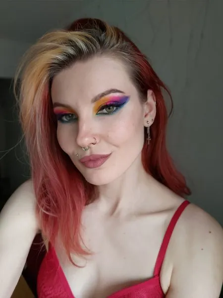 @alt_girl_nextdoor