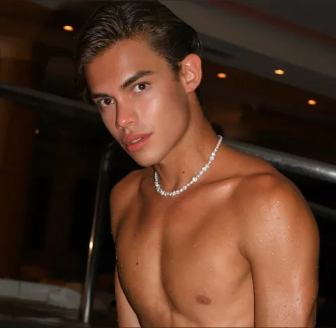 @andrewtwinky