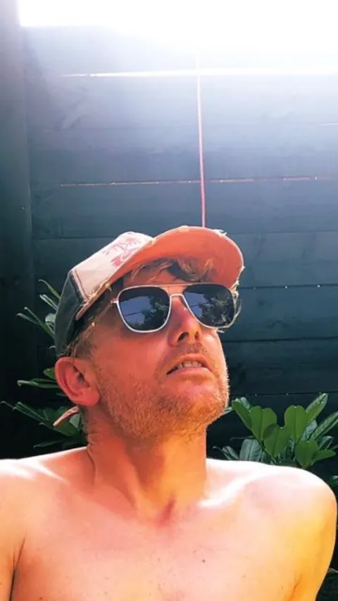 @andyundercrackers