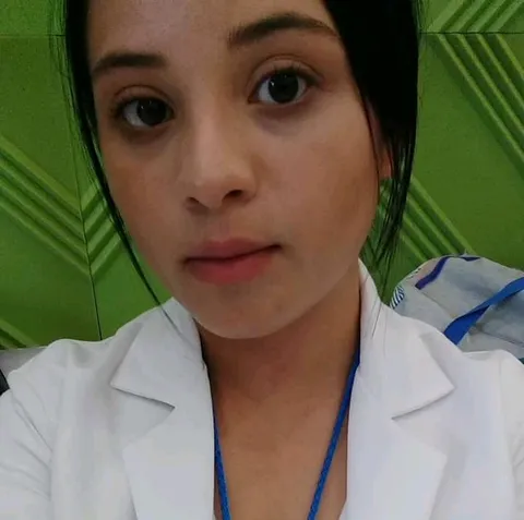 @arianaflores