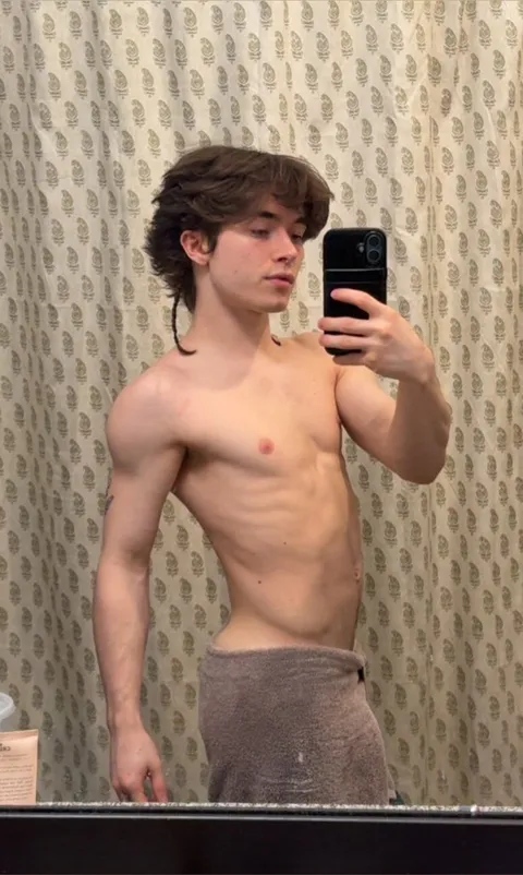 @ashton_twink