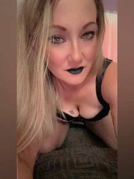 @blondeivy69