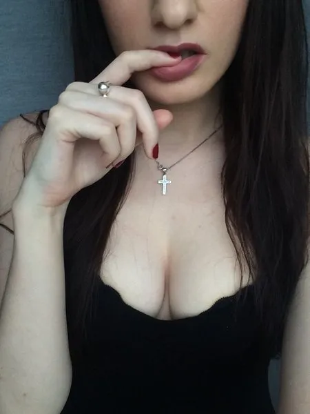 @brunetteblueeyes