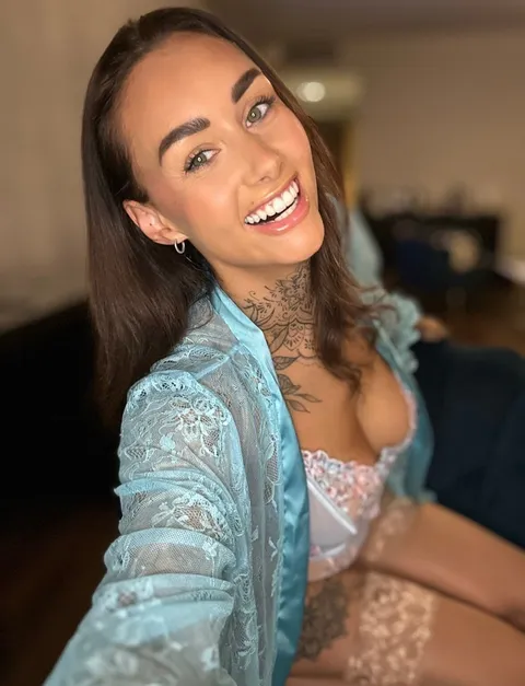 @bustybelle_xx