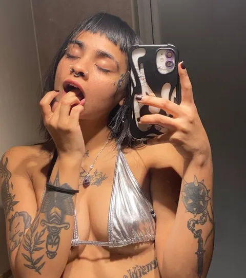 @cam.ngv