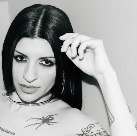 @cazzuu