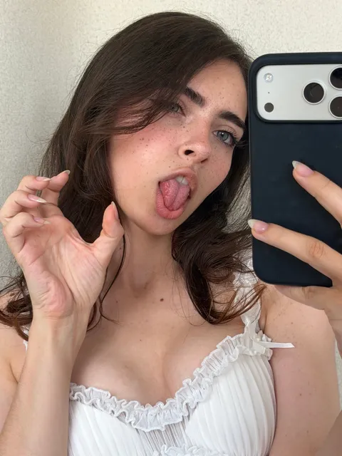 @chloemarini