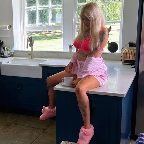 @chloesavageuk