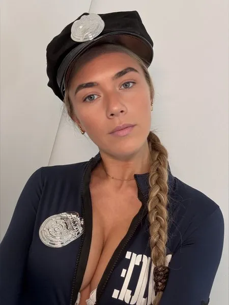@copgirlpiper