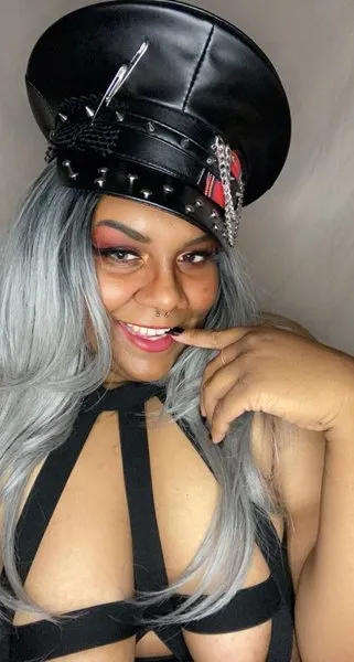 @countessyellow666