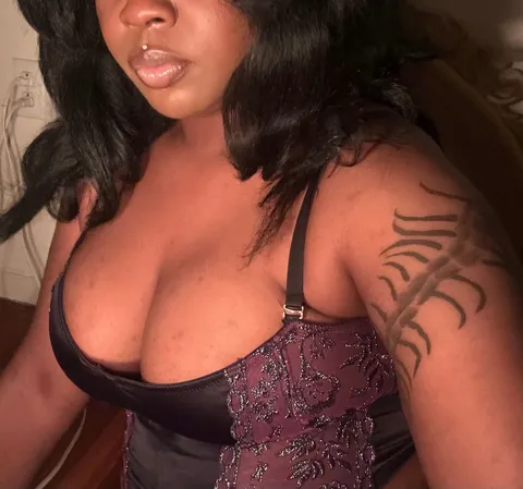 @crimsoncocoxx