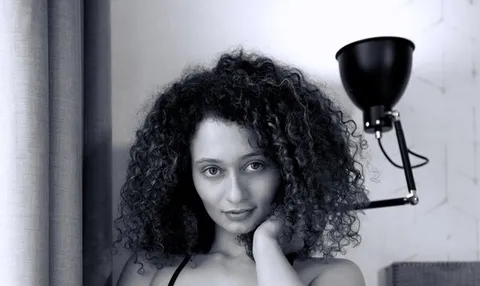 @curlycriss