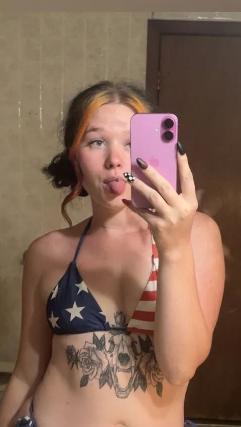 @curvy.claire