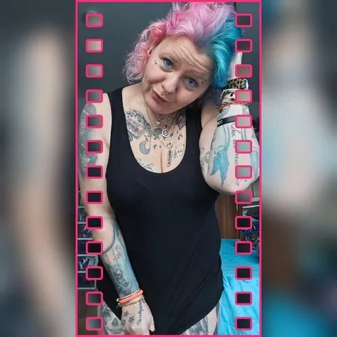 @curvybelli