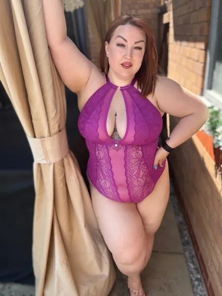 @curvycariad