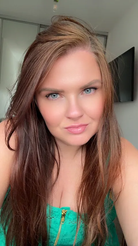 @curvyscot1