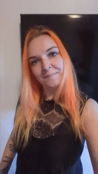 @dkhotwife