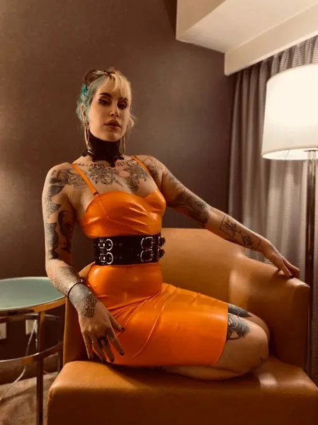 @dominatrixrin