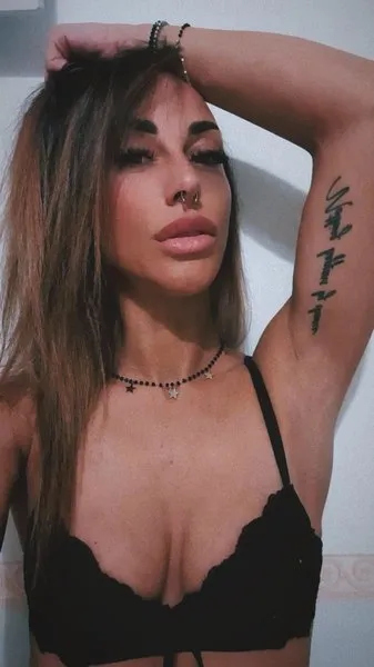 @elisakoronaguilera