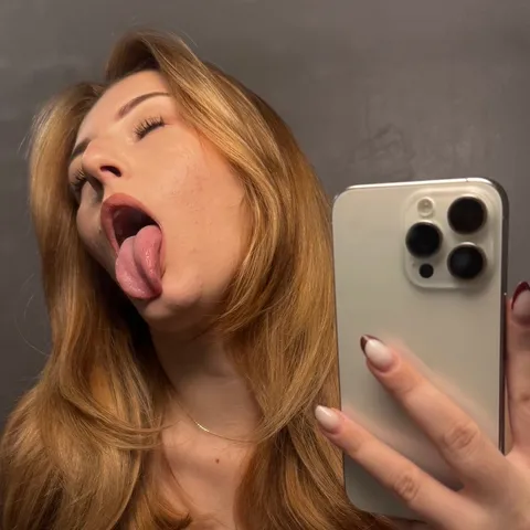 @elisapeachyy