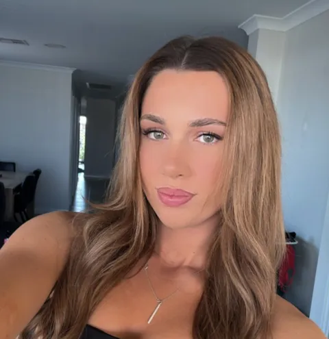 @elliexxclusive