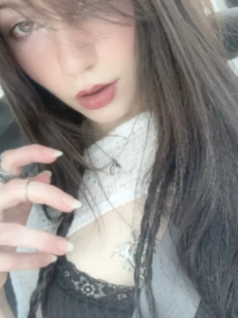@esthervyrelia
