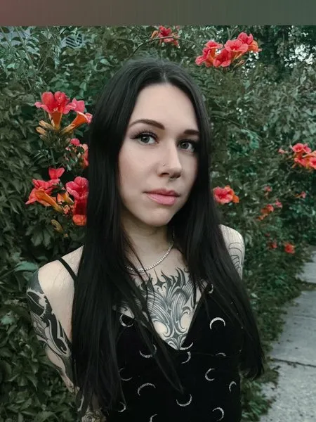 @explorewithlola