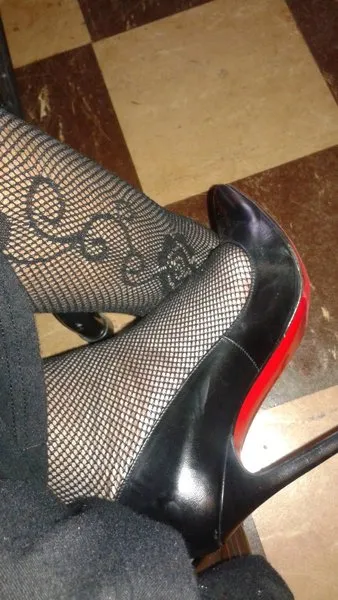 @footsniffing