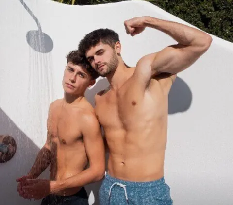 @gaycouplecute